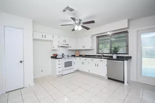 1215 Pinecroft Dr, Sugar Land, TX 77498 - Photo 11
