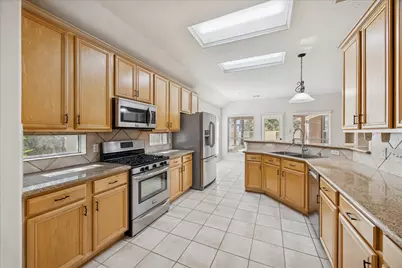 30 Jewelsford Drive, The Woodlands, TX 77382 - Photo 9