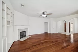 30 Jewelsford Dr, The Woodlands, TX 77382 - Photo 7