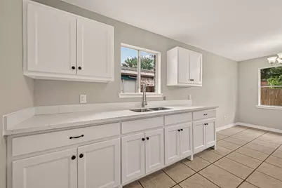 8607 Valley Forest Drive, Houston, TX 77078 - Photo 9