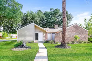6222 Maywood Forest Dr, Houston, TX 77088 - Photo 1