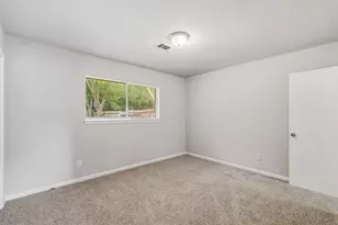 5239 Selinsky Rd, Houston, TX 77048 - Photo 9