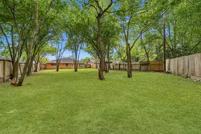 5239 Selinsky Road, Houston, TX 77048 - Photo 17