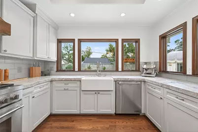 426 W Gaywood Drive, Houston, TX 77079 - Photo 15