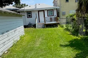 3914 Bernardo De Galvez Ave, Galveston, TX 77550 - Photo 11
