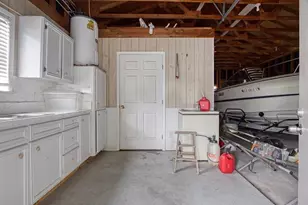 118 4th St, Dickinson, TX 77539 - Photo 9