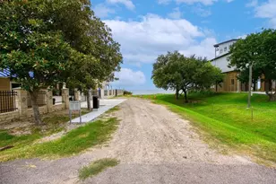 118 4th St, Dickinson, TX 77539 - Photo 5