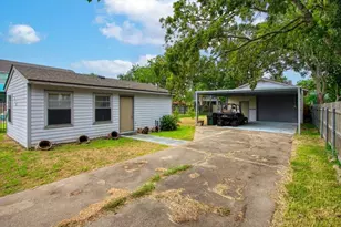 118 4th St, Dickinson, TX 77539 - Photo 1