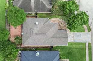 4055 Bentwood Dr, Dickinson, TX 77539 - Photo 3