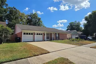 11027 Caribbean Ln, Houston, TX 77089 - Photo 3