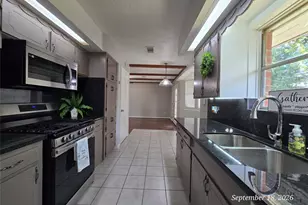 11027 Caribbean Ln, Houston, TX 77089 - Photo 9