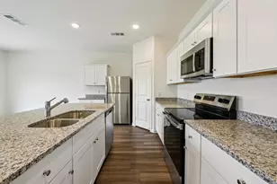 10208 California Lily Ln, Houston, TX 77016 - Photo 3