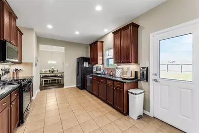 512 Forest Village Circle, La Marque, TX 77568 - Photo 15