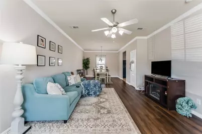 512 Forest Village Circle, La Marque, TX 77568 - Photo 3