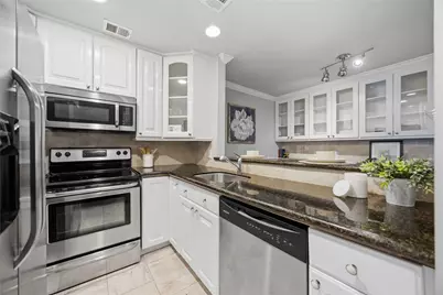 3600 Montrose Boulevard #304, Houston, TX 77006 - Photo 1