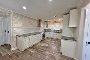 4825 Cleveland Ave, Groves, TX 77619 - Photo 9