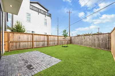 1006 Golden Nectar, Houston, TX 77008 - Photo 3