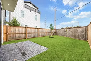 1006 Golden Nectar, Houston, TX 77008 - Photo 3