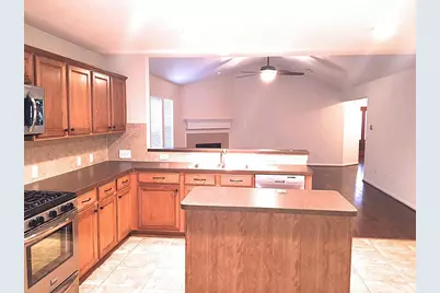 174 Fairwind Trail Drive, The Woodlands, TX 77385 - Photo 7