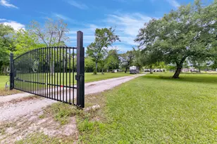 2222 N Main St, Highlands, TX 77562 - Photo 47