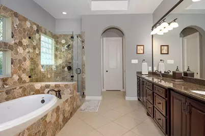 10 Moatwood Court, The Woodlands, TX 77382 - Photo 21