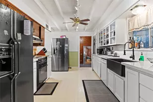 106 W Watt St, El Campo, TX 77437 - Photo 21