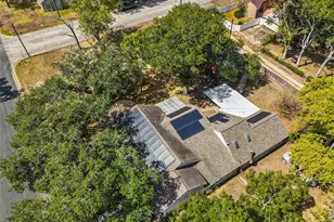 106 W Watt St, El Campo, TX 77437 - Photo 3