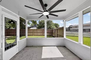 1086 S Hood St, Alvin, TX 77511 - Photo 7