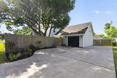 1086 S Hood Street, Alvin, TX 77511 - Photo 5