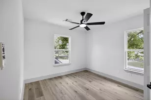 1086 S Hood St, Alvin, TX 77511 - Photo 25