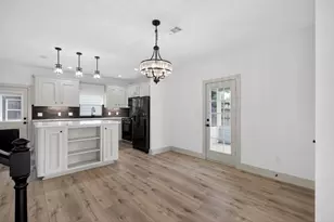 1086 S Hood St, Alvin, TX 77511 - Photo 15