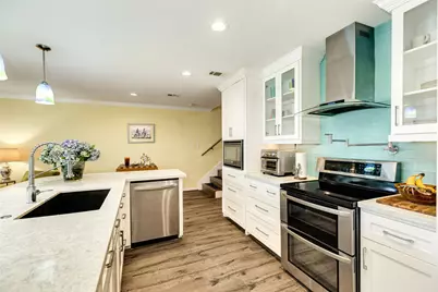 8302 Seawall Boulevard #5, Galveston, TX 77554 - Photo 9