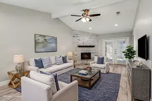 34 E Wandering Oak Dr, The Woodlands, TX 77381 - Photo 3