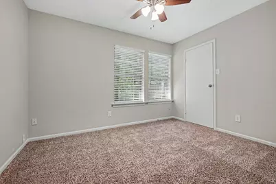 34 E Wandering Oak Drive, The Woodlands, TX 77381 - Photo 17