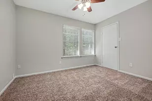 34 E Wandering Oak Dr, The Woodlands, TX 77381 - Photo 17