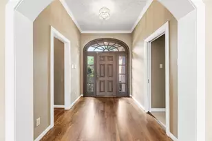 8115 Meadow Crest St, Houston, TX 77071 - Photo 7
