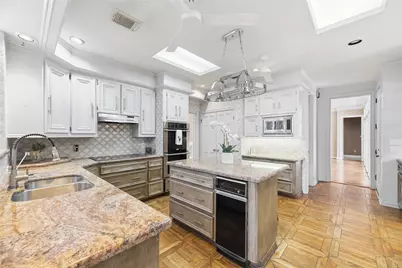 8115 Meadow Crest Street, Houston, TX 77071 - Photo 39
