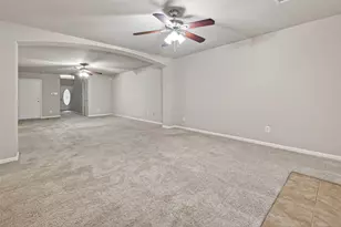 11827 E Galwan Cir, Houston, TX 77070 - Photo 9