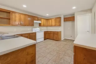 11827 E Galwan Cir, Houston, TX 77070 - Photo 15
