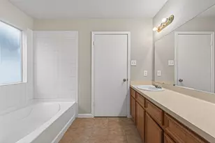 11827 E Galwan Cir, Houston, TX 77070 - Photo 37