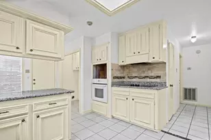 1922 Hickory Lawn Dr, Houston, TX 77077 - Photo 9