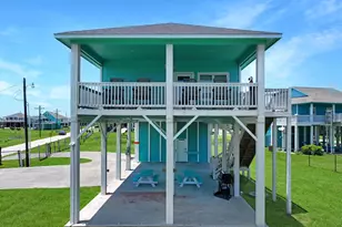 928 Olive Dr, Crystal Beach, TX 77650 - Photo 9