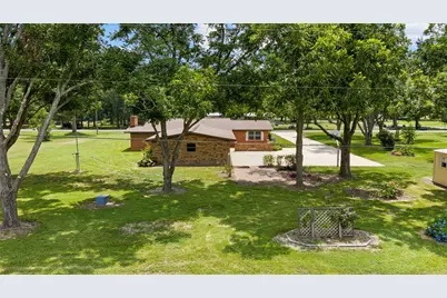 215 Lakeview Lane, El Campo, TX 77437 - Photo 39