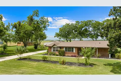 215 Lakeview Lane, El Campo, TX 77437 - Photo 3