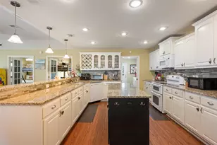 876 Kahla Dr, Port Bolivar, TX 77650 - Photo 19