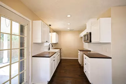 220 N William Barnett Avenue, Cleveland, TX 77327 - Photo 11