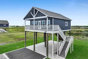 1041 Sunset Circle W, Crystal Beach, TX 77650 - Photo 5