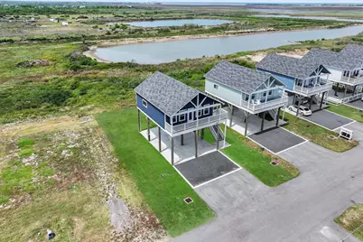 1041 Sunset Circle W, Crystal Beach, TX 77650 - Photo 7
