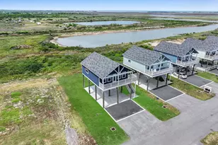1041 Sunset Circle W, Crystal Beach, TX 77650 - Photo 7