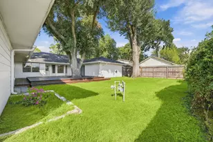 7823 Twin Hills Dr, Houston, TX 77071 - Photo 41